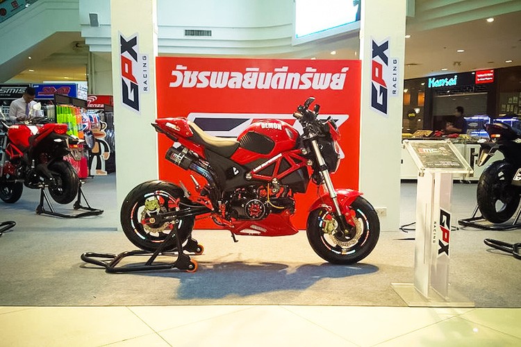 Mẫu monkey bike tại Thái Lan có tên GPX Demon 125 được xem là  hàng nhái" Ducati Monster. Với thiết kế cóp nhặt này, nó khiến ta liên tưởng ngay đến hai mẫu xe Ducati Monster hay Honda MSX. 